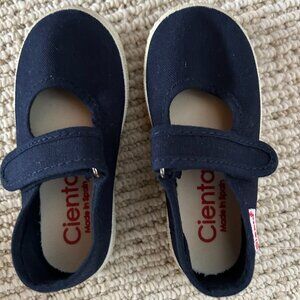 Cienta Toddler Canvas Velcro Shoes - size 22 / Size 6 Toddler